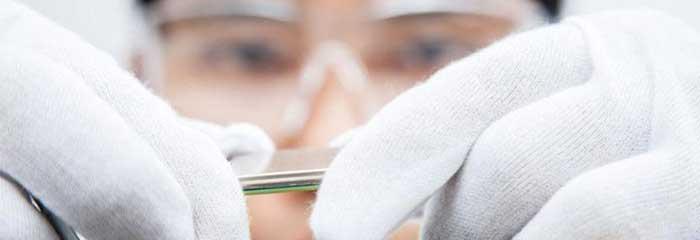 INNOVACIÓN At the forefront of adhesive tape innovations, our R&D+i team conducts multiple analyses and developments in our laboratory, incorporating new products into our portfolio that can provide solutions to our clients’ emerging needs.